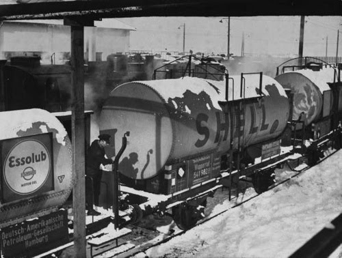 Vagones de la refinería en el sur de Ploiesti probablemente se dirige al oeste, 1940