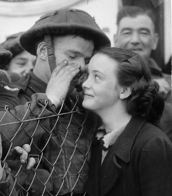 Soldado despidiéndose antes de marchar al frente, 1939. De Fox Photos