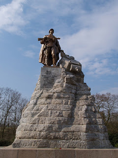 Monumento a los caídos en la batalla por las colinas de Seelow