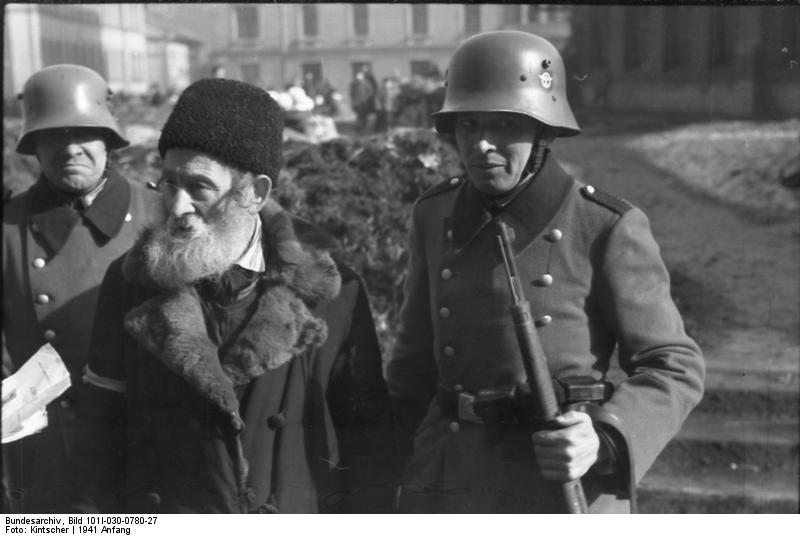 Ordnungspolizei preparando y llevando a cabo una redada en el Ghetto judío de Cracovia, enero de 1941