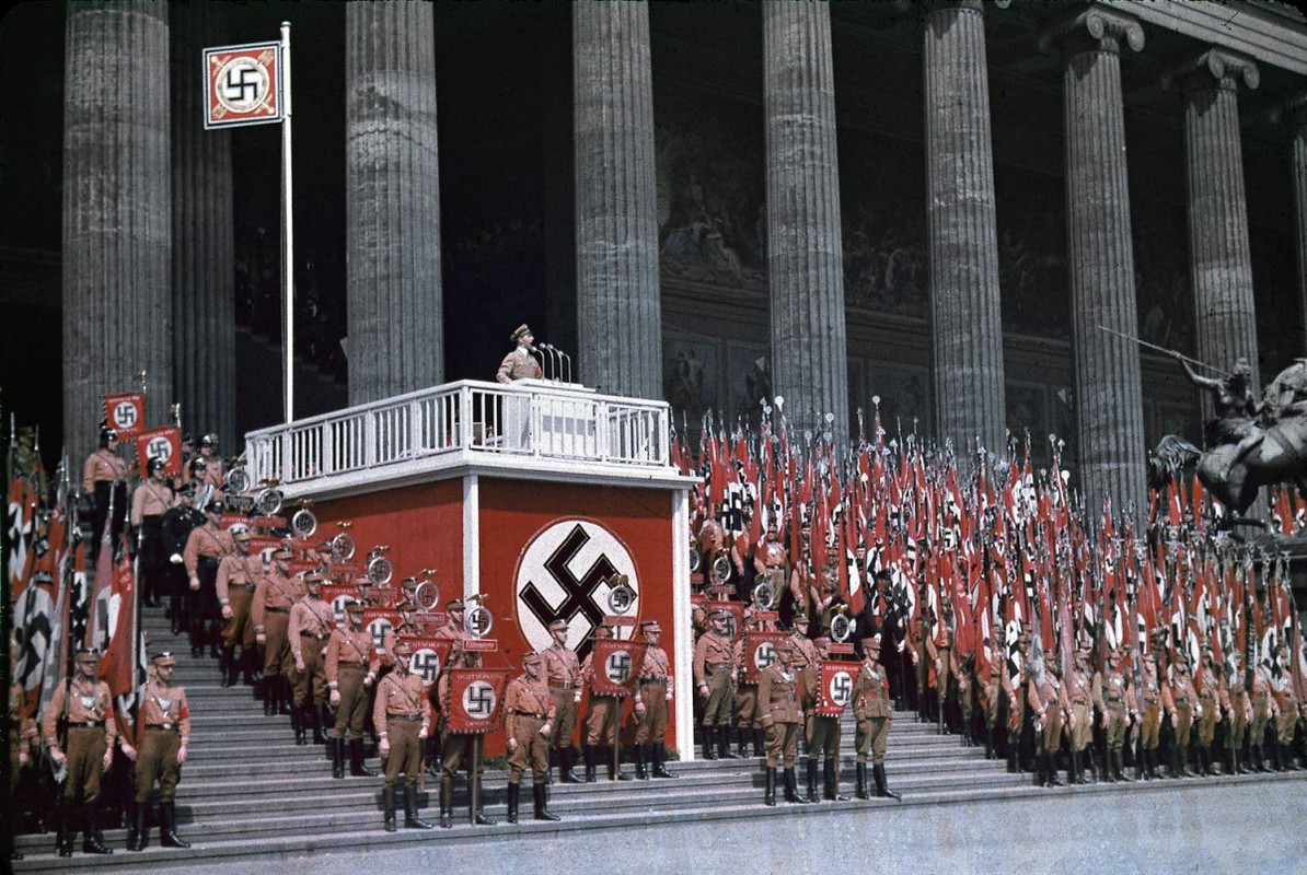 El Ministro de Propaganda del Reich Joseph Goebbels dando un discurso en el Lustgarten de Berlín en 1938