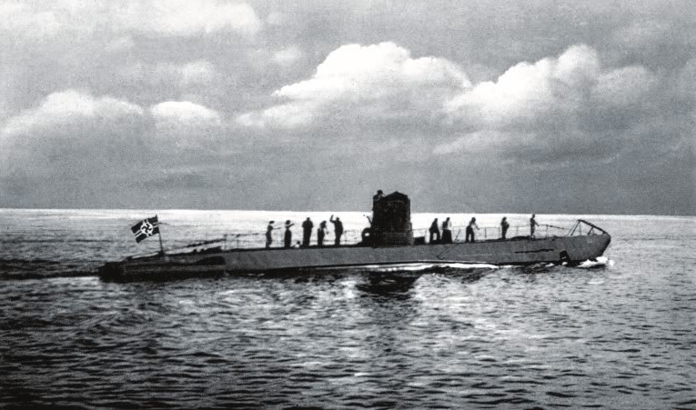 Un U-boot en superficie cerca de las costas británicas