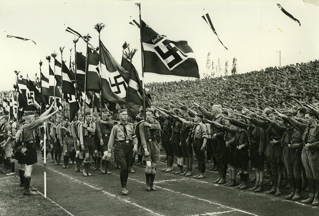 Hitler Jugend marchando en Alemania, 1936