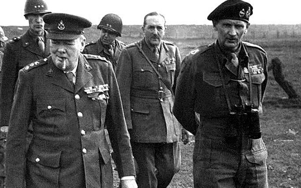 El General Bernard Law Montgomery con Winston Churchill, marzo 1945
