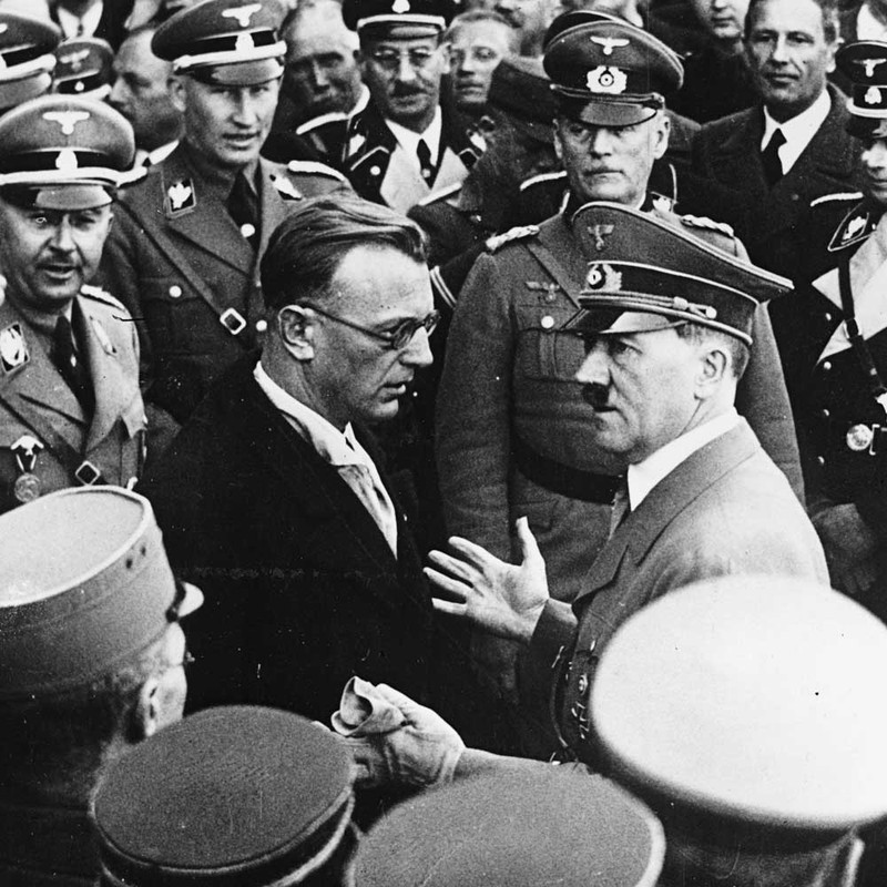Arthur Seyss-Inquart y Hitler en Berlín, 27-03-1938