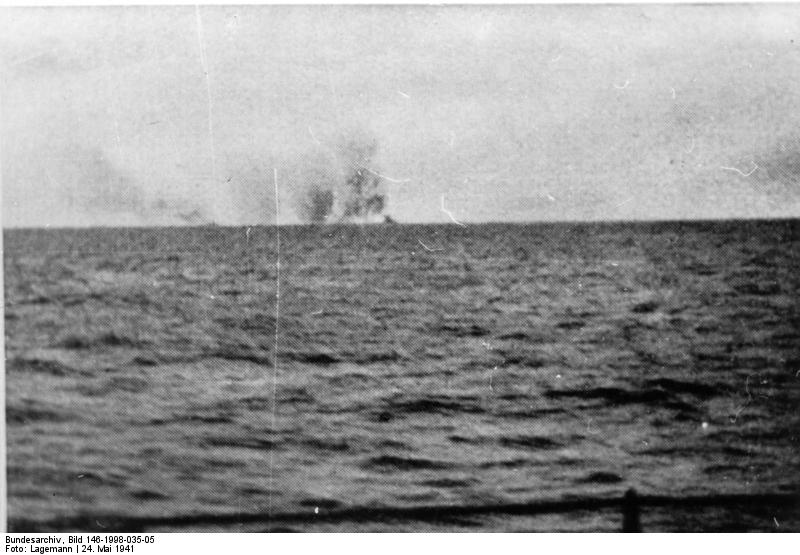 Momento de la explosión del HMS Hood