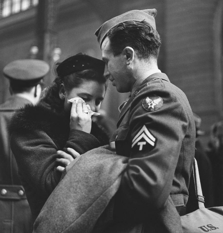 Despedida a las tropas que se van, Nueva York, 1943. Por Alfred Eisenstaedt 