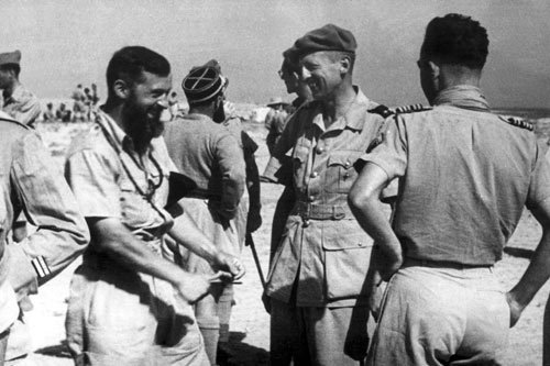 General Koenig con sus superiores en Bir Hakeim