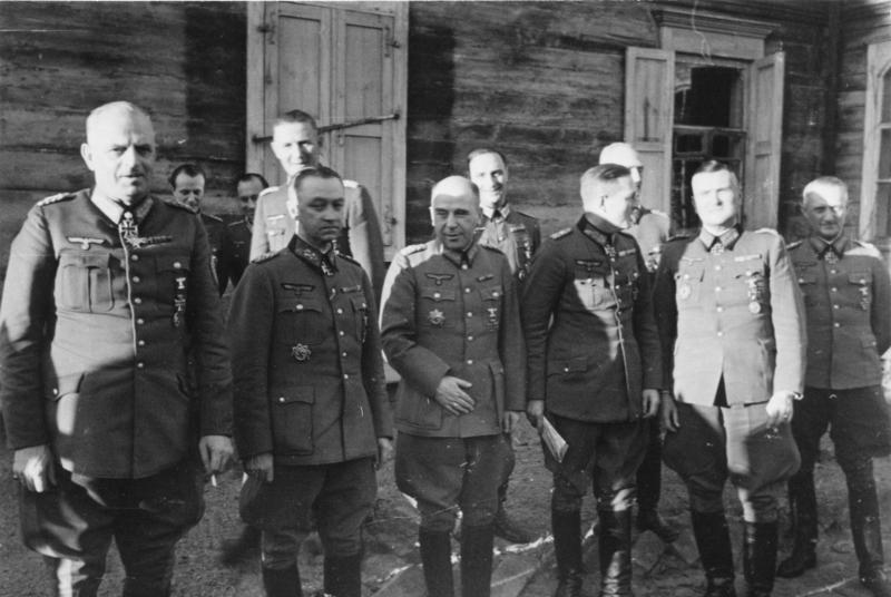 El Generalfeldmarschall Ernst Busch, y los Generales Walter Weiß, Hans Krebs, Friedrich Hoßbach, Rudolf von Roman y Hans Speth en Rusia, junio de 1944
