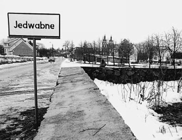 Cartel de entrada a Jedwabne