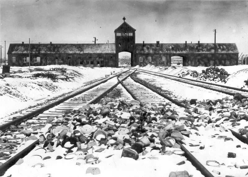 Entrada Auschwitz en 1945 después de la liberación