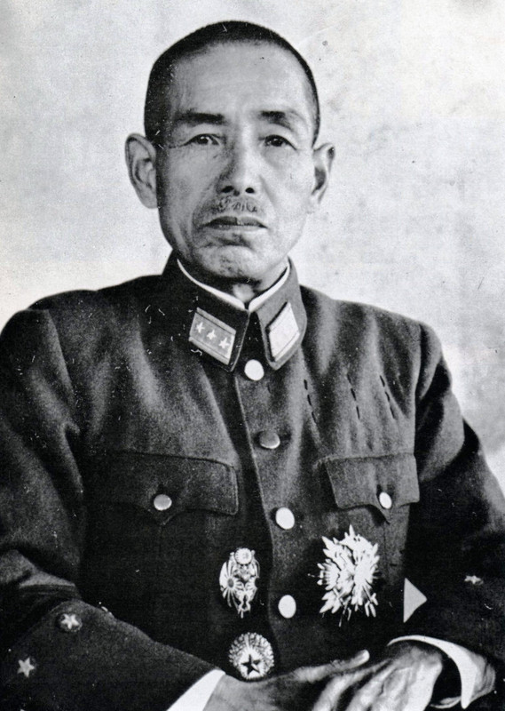 Hata, Shunroku. Ministro de Guerra. Culpable, condenado a cadena perpetua