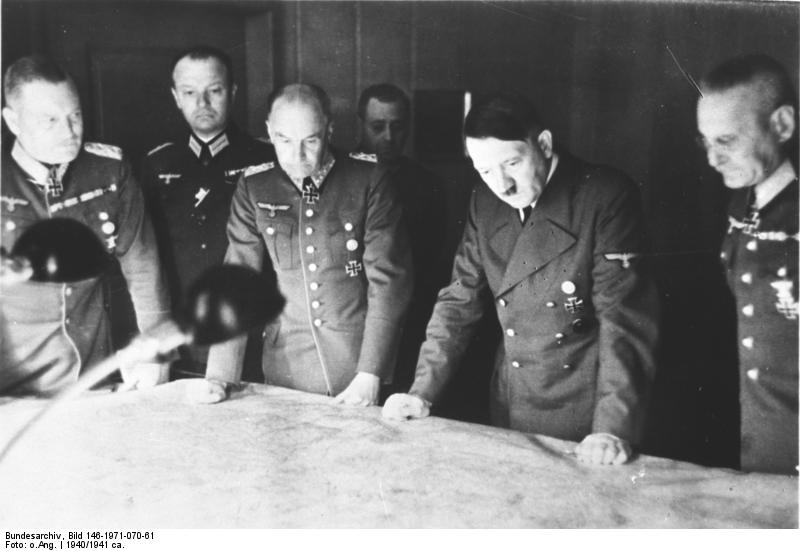 Hitler con Wilhelm Keitel, Franz Halder y Walther von  Brauchitsch en 1940