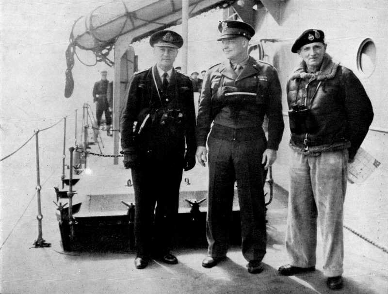 El Vicealmirante Sir Bertram Ramsay y los generales Eisenhower y Montgomery