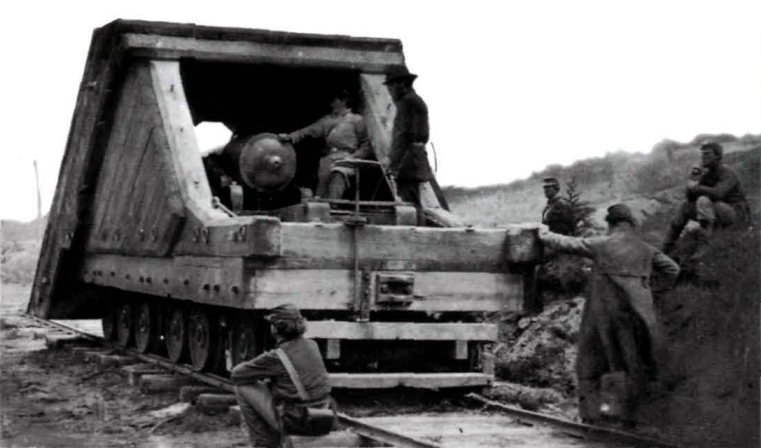 Vagón armado con un mortero pesado del ejercito confederado, blindado con planchas de madera