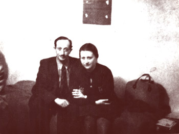 Simon Wiesenthal y su mujer Cyla Wiesenthal en Linz al final de la guerra