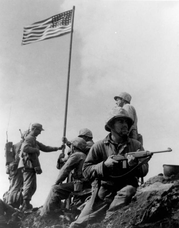 Izado de la Old Glory en el Suribachi, Iwo Jima