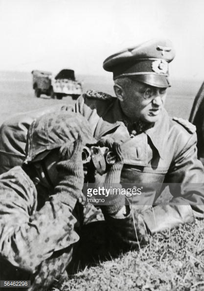 Walter Model junto a un observador de tiro durante una maniobras. 5 junio 1944