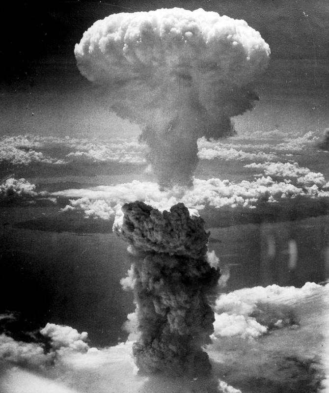 Los bombardeos nucleares de Hiroshima y Nagasaki mataron a centenares de miles de japoneses con las armas desarrolladas en el Laboratorio Nacional de Los Álamos Los bombardeos nucleares de Hiroshima y Nagasaki mataron a centenares de miles de japoneses con las armas desarrolladas en el Laboratorio Nacional de Los Álamos