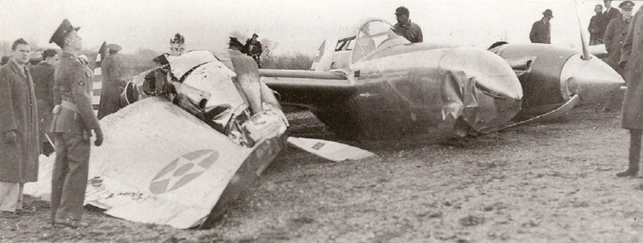 El XP-38 luego del aterrizaje de emergencia en un campo de golf en la ciudad de Hempstead