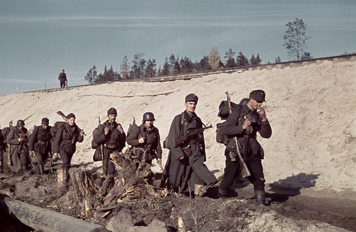 Soldados fineses camino del frente en espera del ataque de las fuerzas rusas