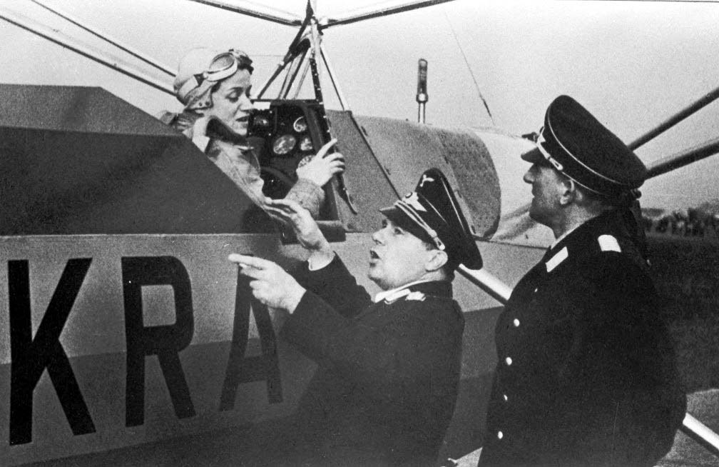 Hanna Reisch, Udet y Roluf Lucht, durante una prueba del FW 61