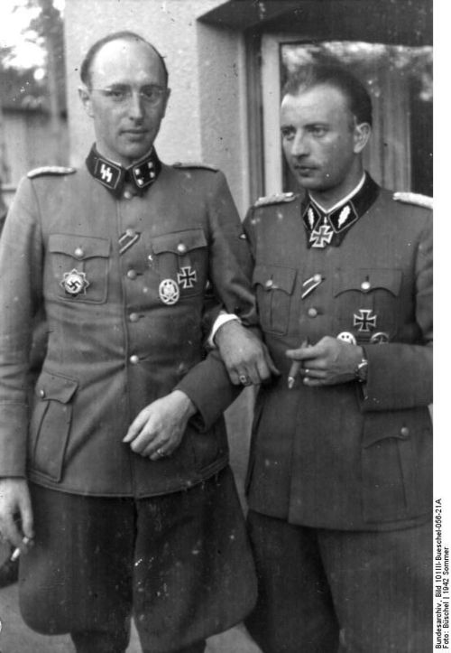 SS-Standartenführer Hermann Fegelein con un puro en la mano el 21 de junio de 1942
