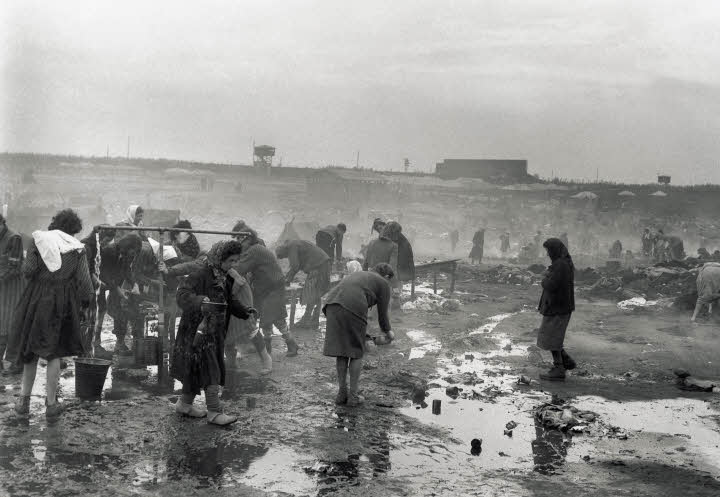 El campo poco después de la liberación en abril de 1945