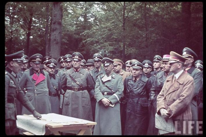 Keitel, Himmler, Martin Bormann y Hitler en Francia, 1940