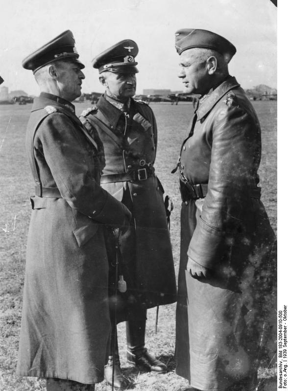 Von Rundstedt dialogando con el General Walter von Reichenau y el General Johannes Blaskowitz