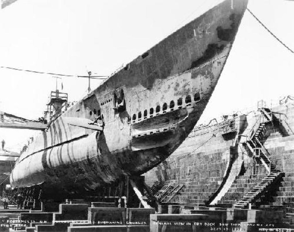 SS-192 en dique seco después de salvamento