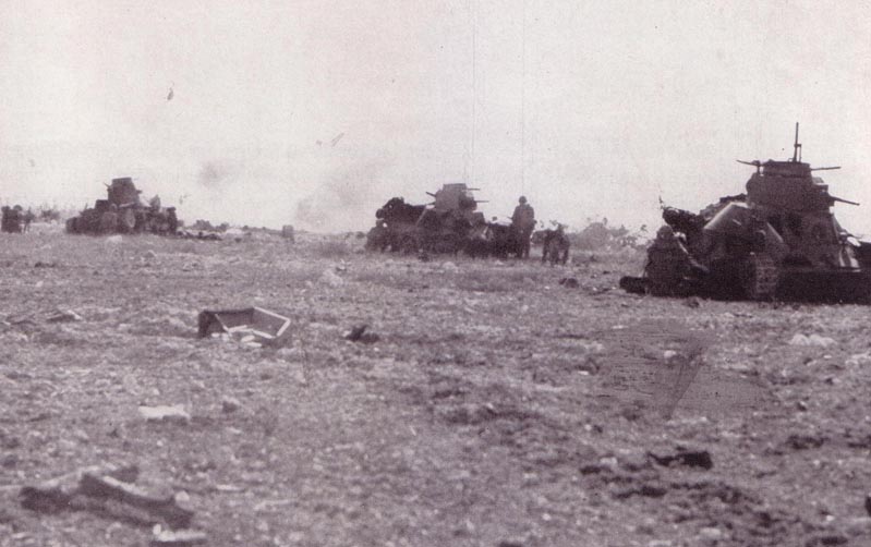 Campo de aviación de Peleliu y los restos de un contraataque de tanques japoneses