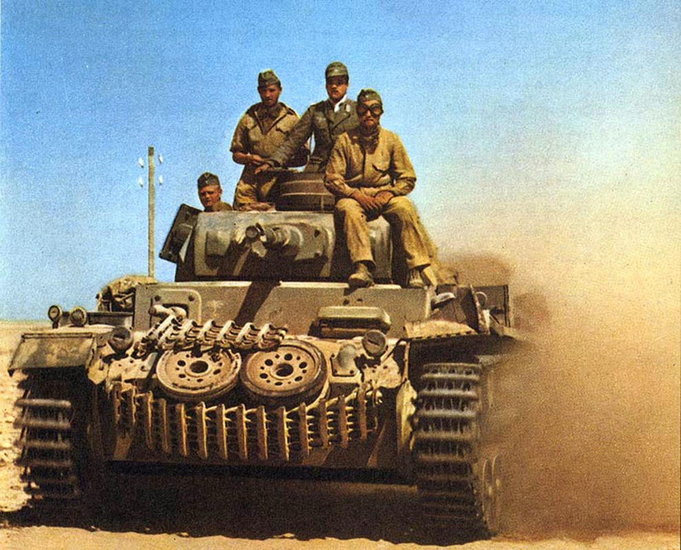 Panzer III en el norte de África. 1942