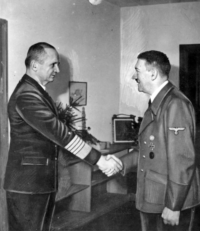 Hitler y Dönitz en el Führerbunker en 1945