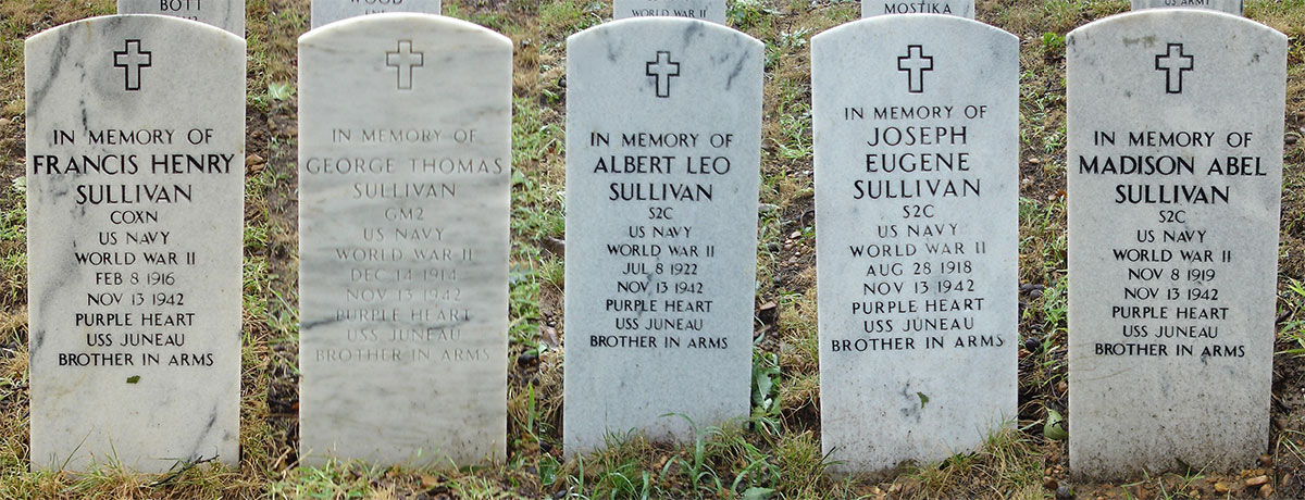 Tumbas de los hermanos Sullivans en el Cementerio Nacional de Arlington
