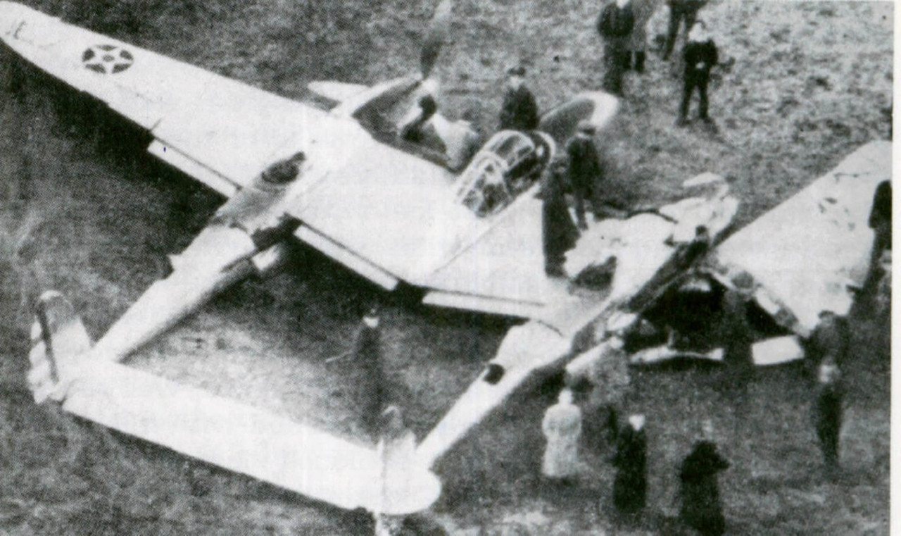 El XP-38 luego del aterrizaje de emergencia en un campo de golf en la ciudad de Hempstead