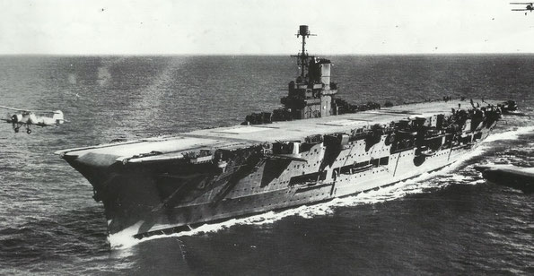 Torpedero despegando desde el HMS Ark Royal