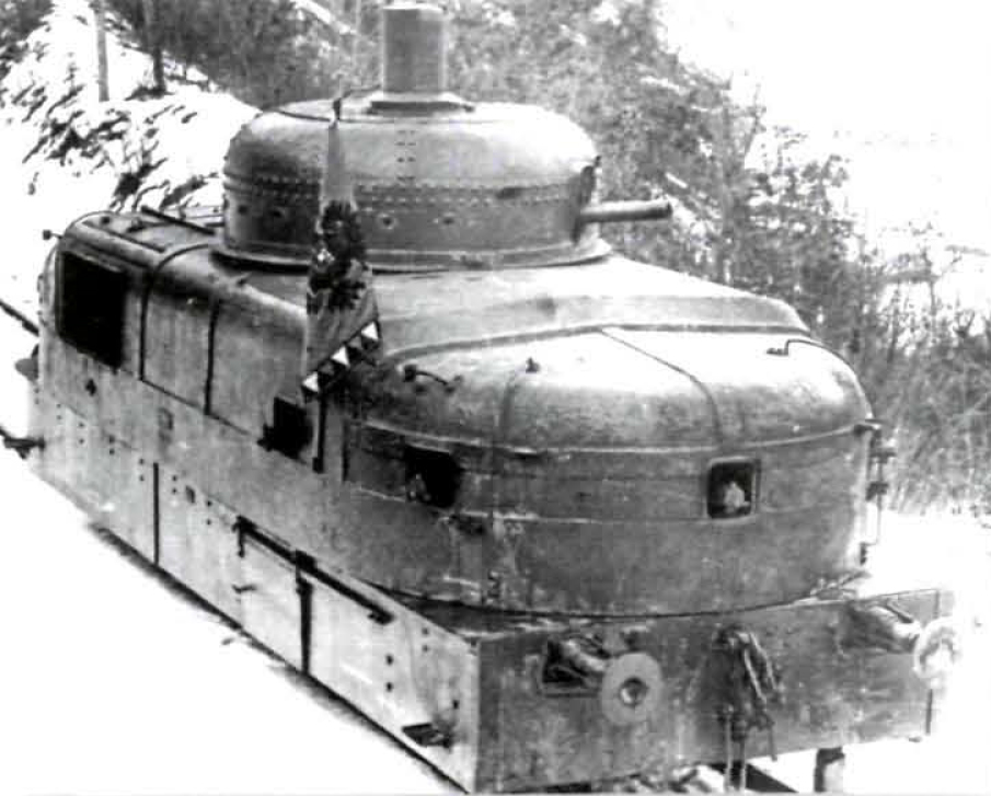 El más futurista de los trenes acorazados austro húngaroera este Mororkanonwagen vagón cañón motorizado, construido en el automotrice 303.343 y armado con un cañon Skoda de 70 mm en torreta. Se perdió durante los combates en el frente rumano en 1916