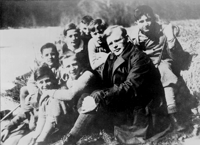 Dietrich Bonhoeffer durante la conferencia de la juventud en Inglaterra en el lago Ginebra, 1932 Dietrich Bonhoeffer durante la conferencia de la juventud en Inglaterra en el lago Ginebra, 1932