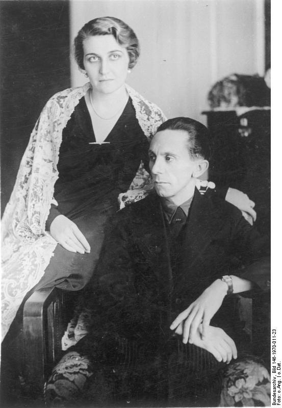 Magda Goebbels junto a su esposo Joseph Goebbels