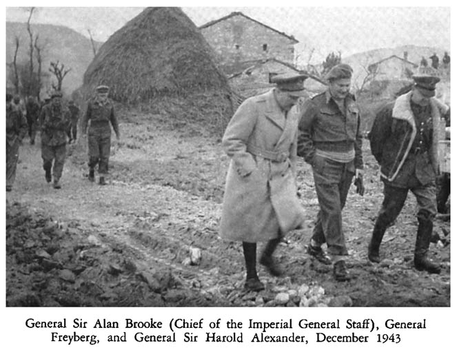 General Sir Alan Brooke, Jefe del Estado Mayor Imperial, Freyberg General, y Sir Harold Alexander, diciembre 1943