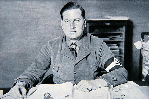 Von Schirach en su despacho hacia 1940