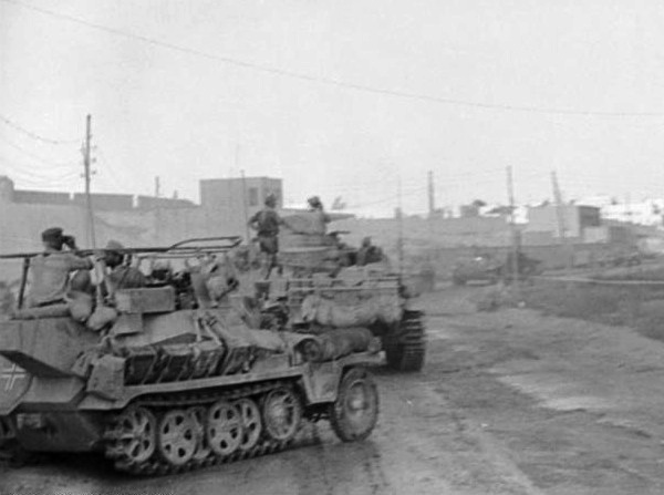 El Afrika Korps entrando en Tobruk