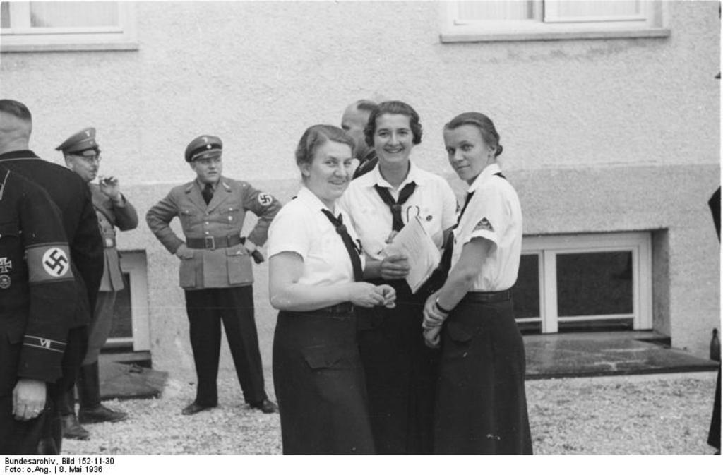 Visitando el campo de concentración de Dachau, Alemania 8 de mayo de 1936