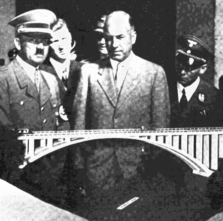 Adolf Hitler junto a Fritz Todt