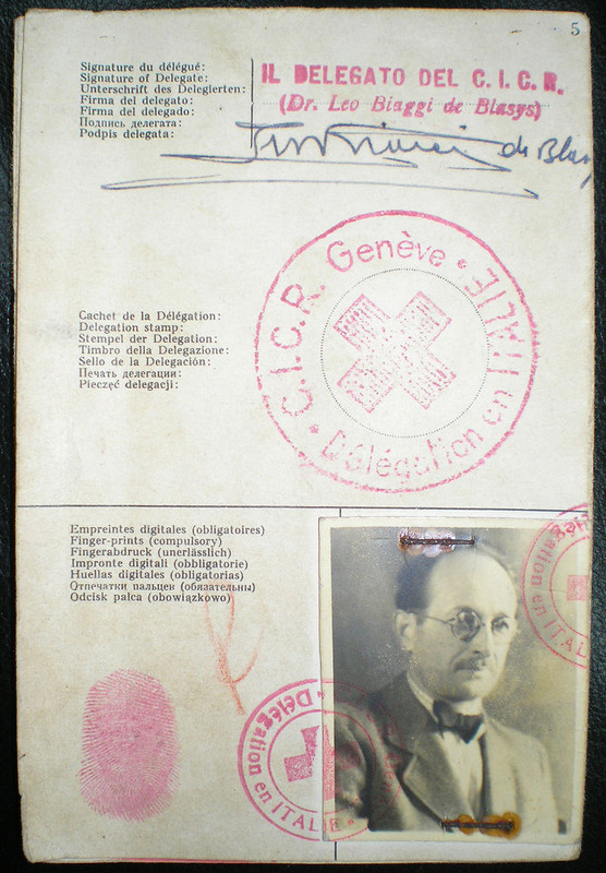 Pasaporte de la Cruz Roja bajo el nombre de Ricardo Klement que Eichmann usó para entrar en Argentina en 1950 Pasaporte de la Cruz Roja bajo el nombre de Ricardo Klement que Eichmann usó para entrar en Argentina en 1950