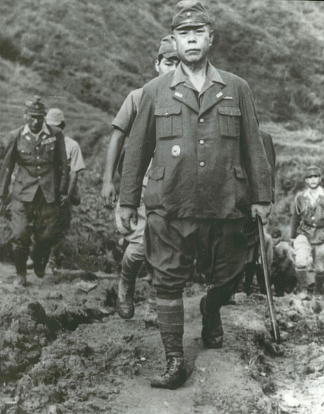 El General Yamashita Tomoyuki en su rendición el 2 de septiembre de 1945