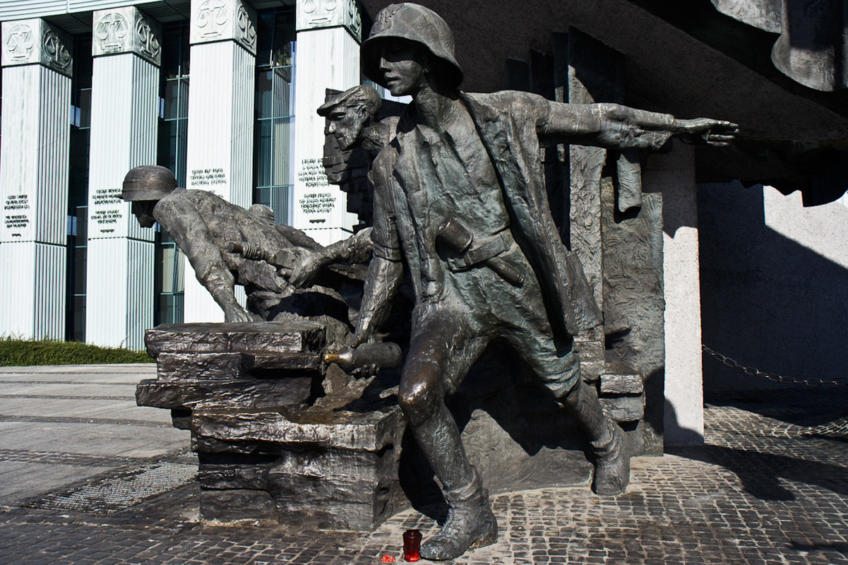 Monumento a las Tropas del Ejército Territorial Polaco que se alzaron en Varsovia, Polonia, contra las Tropas de Ocupación Alemanas en 1944
