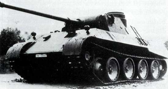 Prototipo VK3002 desarrollado por la fábrica MAN. Vemos como incorpora el diseño anguloso del T-34 y el sistema de suspensión de ruedas grandes