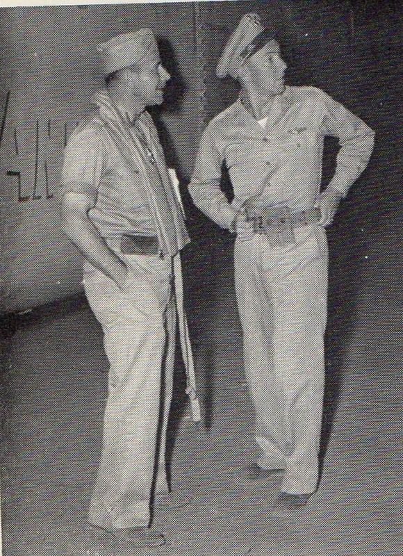 El General Ent, izquierda, y el Coronel Compton, derecha, en Libia poco antes del inicio de la operación